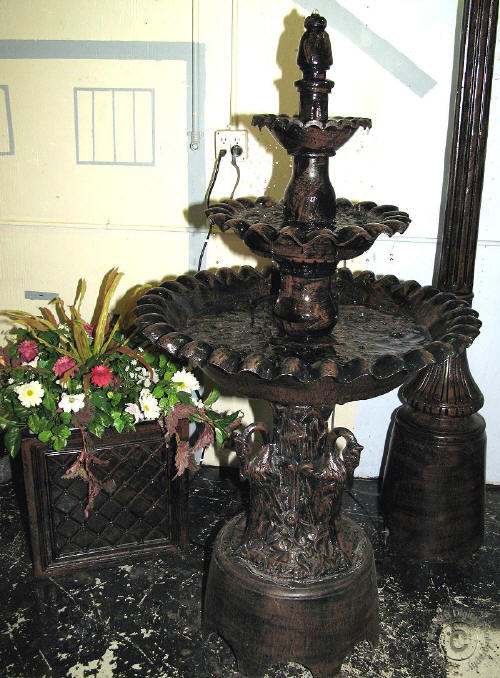 3 Tier Scallop Pans Swan Base Fountain