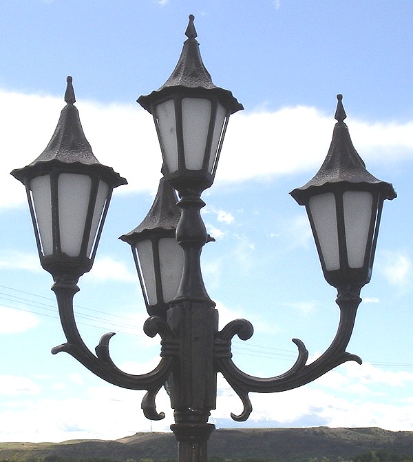 3 Arm Holland Pole